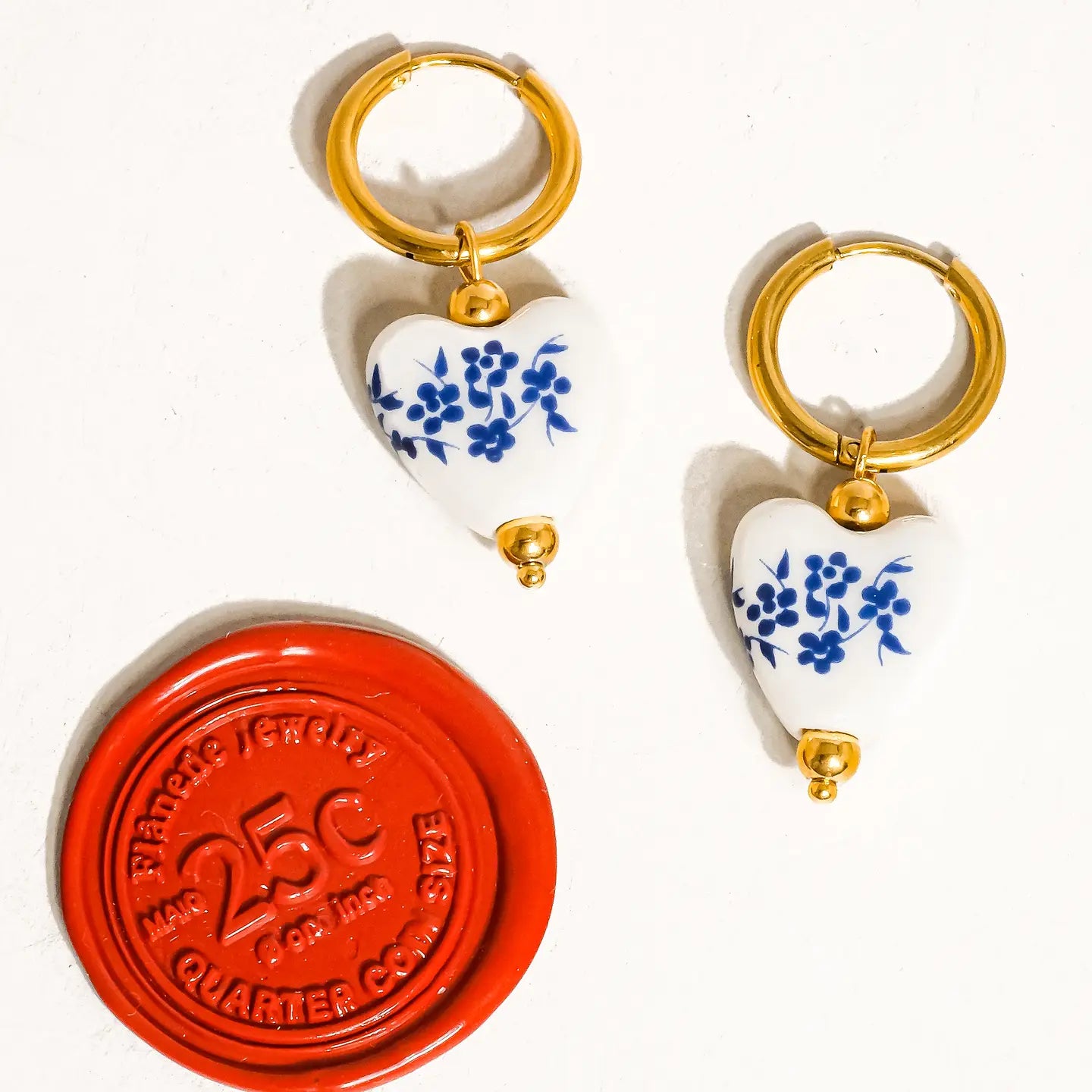 Yun 18K Gold Non-Tarnish Ceramic Floral Heart Earring