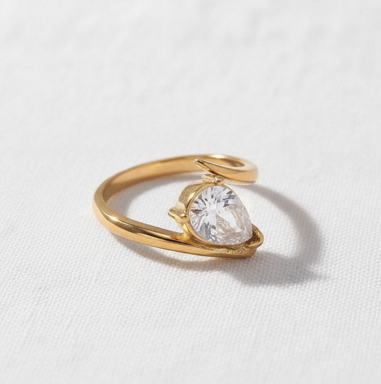 Winged White Zirconia Waterdrop Ring