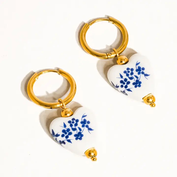 Yun 18K Gold Non-Tarnish Ceramic Floral Heart Earring